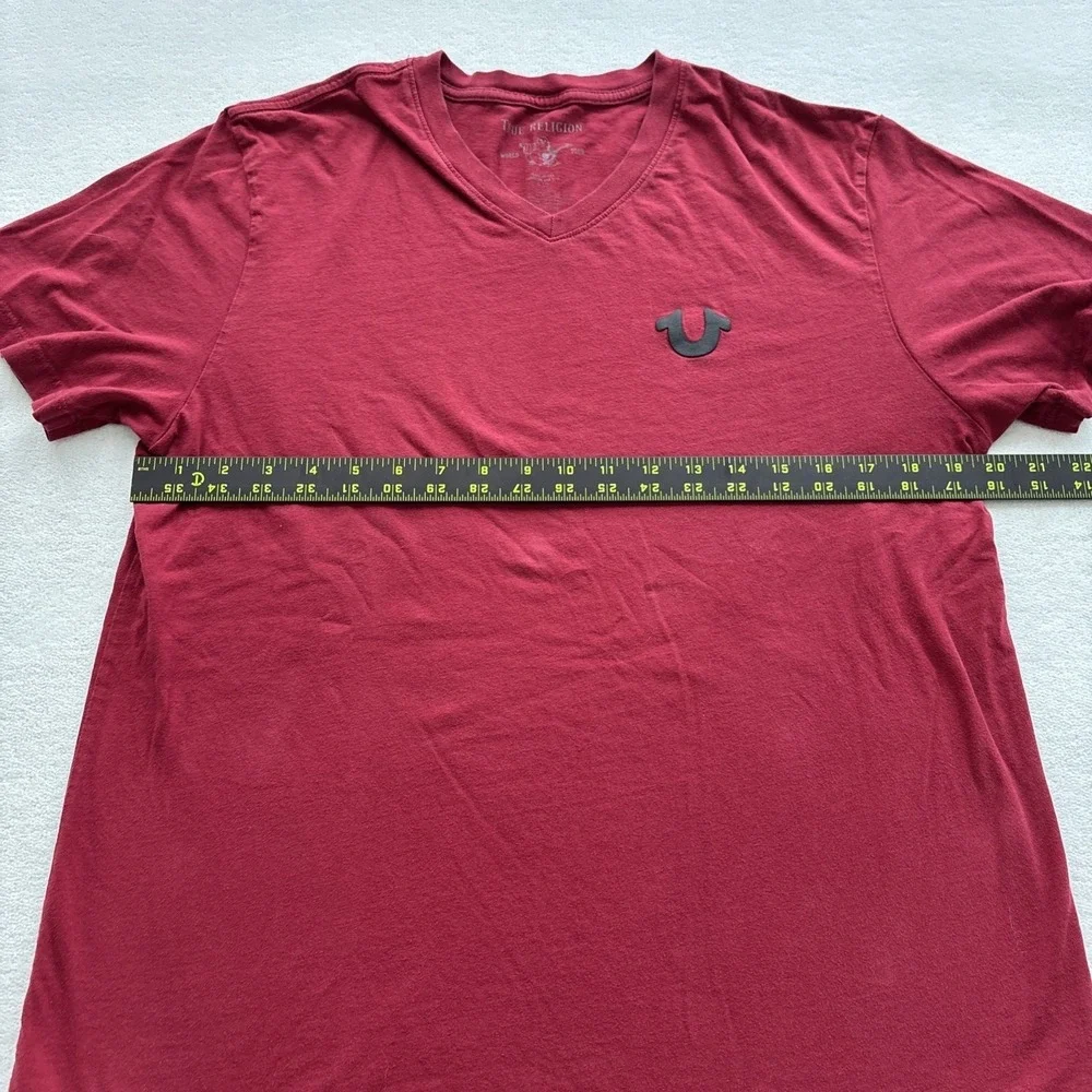 True Religion V-Neck T-Shirt Mens XL Red Horseshoe Logo‎ Short Sleeve Cotton